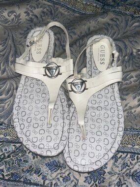 GUESS White Logo Medallion Toe-Ring Sandals